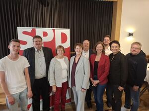 Die Nördlinger SPD Delegierten mit der Bewerberin Claudia Müller