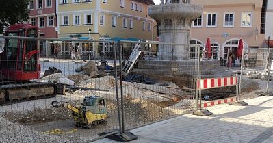 derzeitige Bauarbeiten beim Kriegerbrunnen