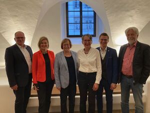 V.L.n.r. G. Wiedemann, MdL S. Strohmayr, G. Fograscher; Manuela Hofmann -Scherres, OB Wittner , Horst Winter